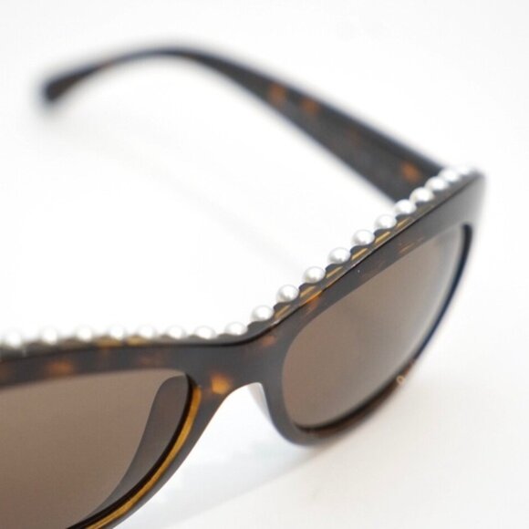 Authentic CHANEL Sunglasses Oyster pearl tortoise Made in Italy with case. - Picture 2 of 6